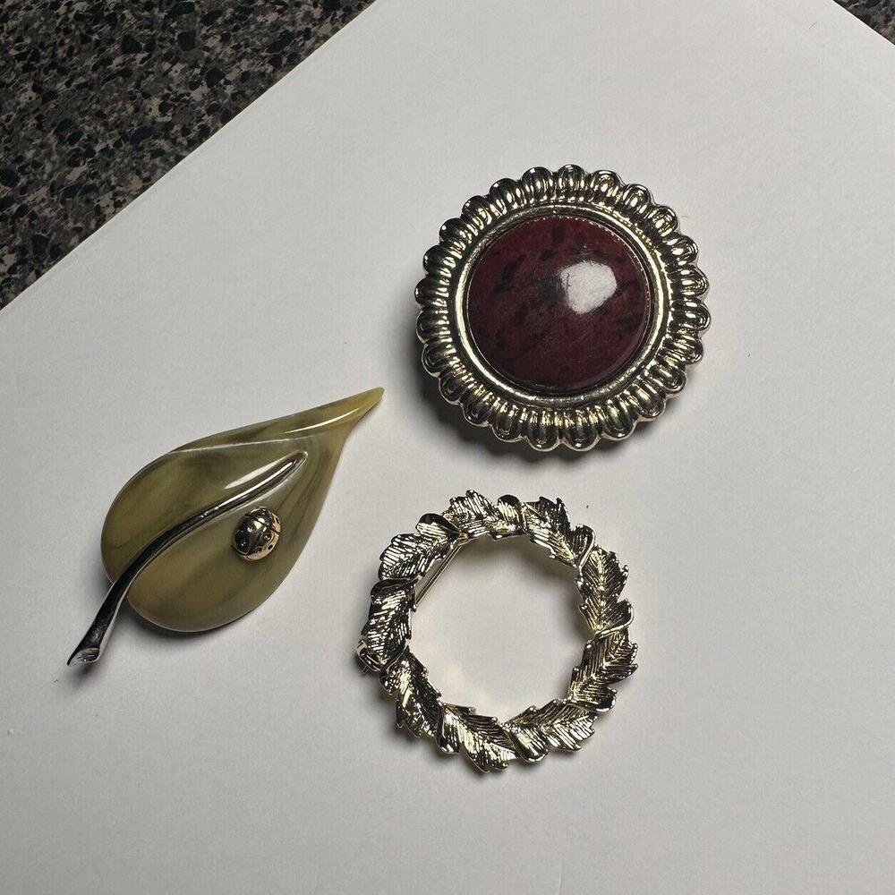 Gold Tone Brooch Pin Lot Of 3 - Round, Ladybug On Leaf, Wreath